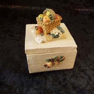 FIGI Apple Basket Trinket box